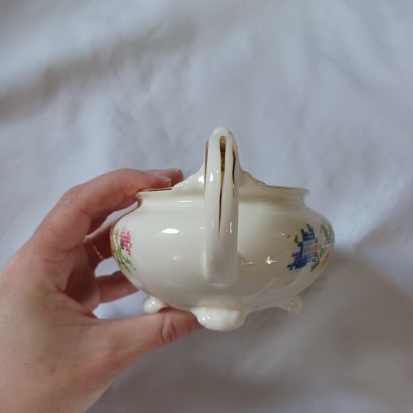 Homer Laughlin Cunningham Pickett Nautilus Footed Creamer Needlepoint Gold Rim - Picture 3 of 7